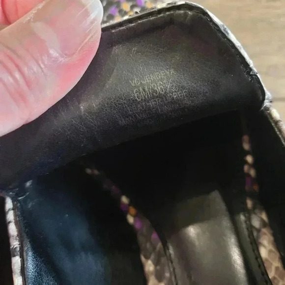 Vince Camuto Jendeya Seashell Leather Multicolor Snake Print Loafers Size 6 - Picture 8 of 9